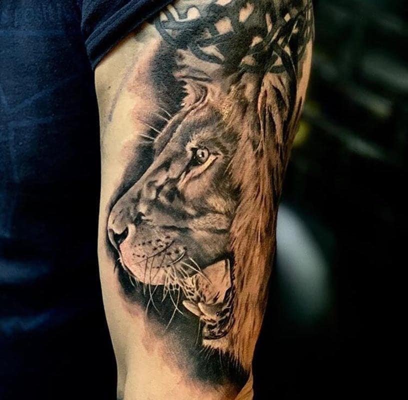 scottish lion – Cobra Custom Tattoo
